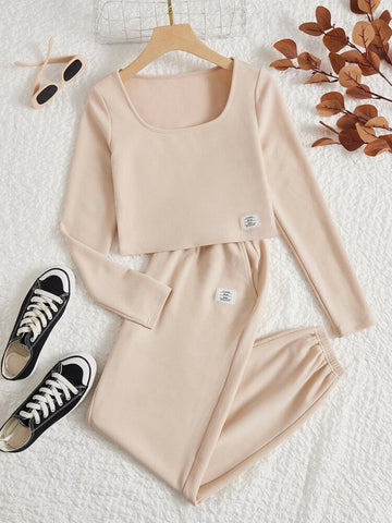 Letter Patched Detail Scoop Neck Crop Tee_ Beige