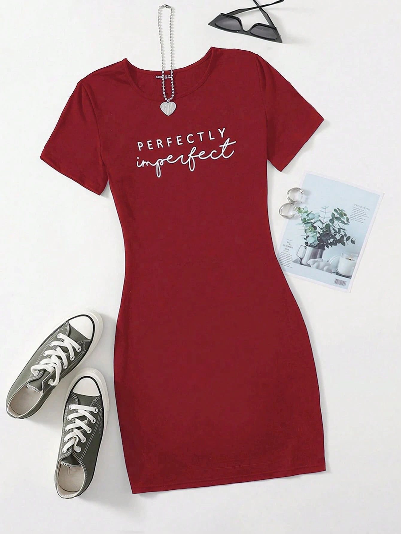 Letter Graphic Bodycon Dress_Maroon