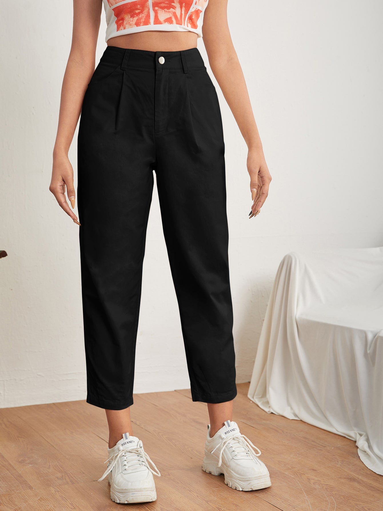 Solid Plicated Details Pant _ Black